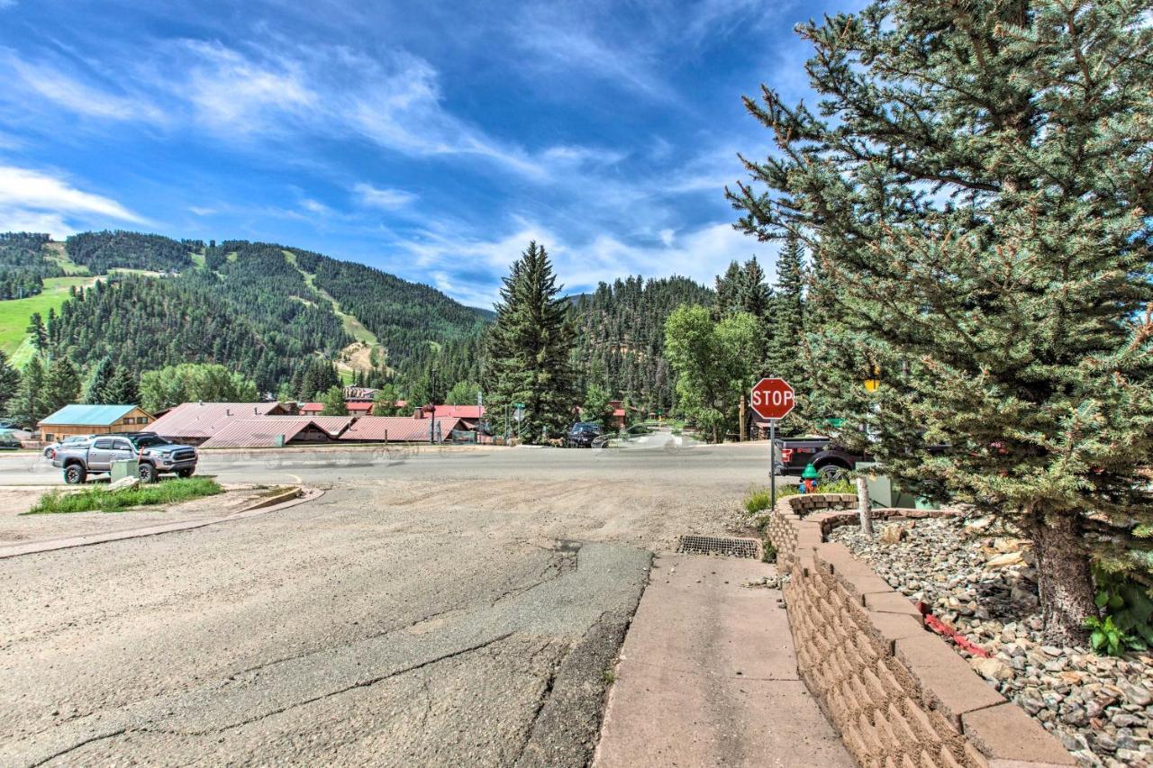 Main St Red River Ski Condo With Mountain View! Εξωτερικό φωτογραφία