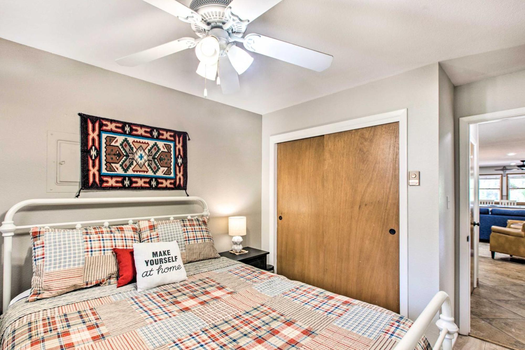 Main St Red River Ski Condo With Mountain View! Εξωτερικό φωτογραφία